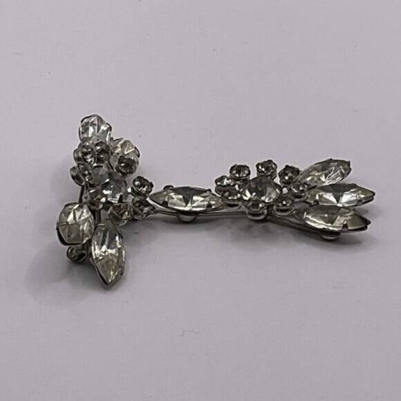 Vintage Rhinestone Brooch Pin With Silver-Tone Metal Elegant Floral Design - Picture 2 of 4